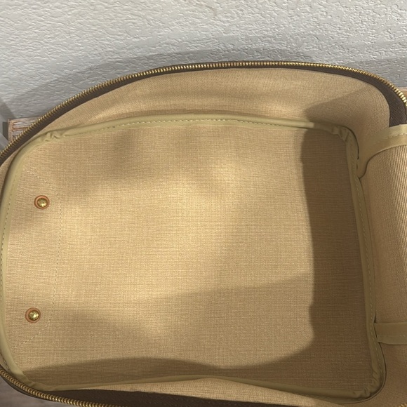 Louis Vuitton Excursion Bag - Picture 17 of 17